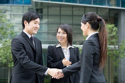 how to network The Way Women Work Men Make Business Women Make Friends